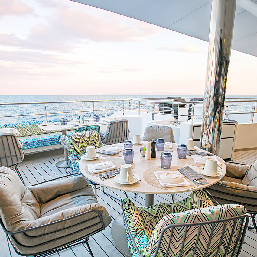 Emerald Sakara outdoor dining