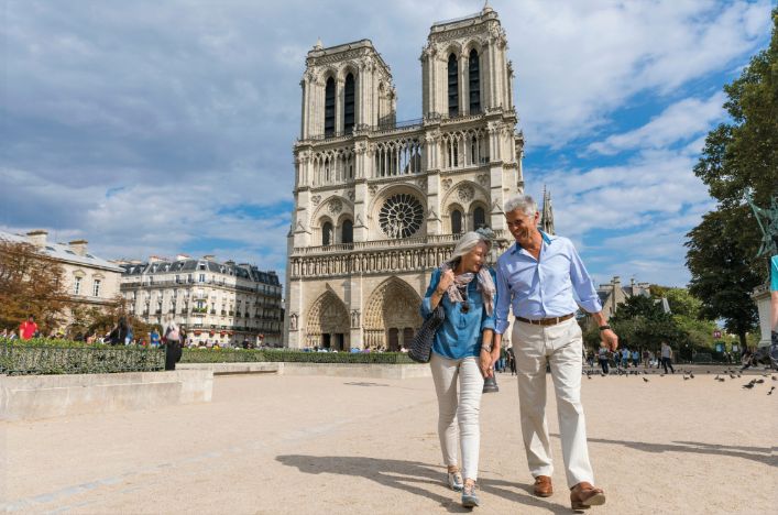 Couple outside of Notre Dame, Paris, France